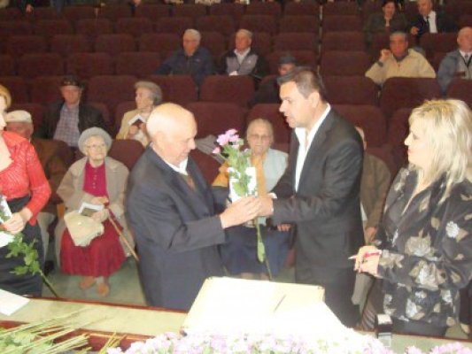 Vârstnicii Constanţei, premiaţi de Primărie